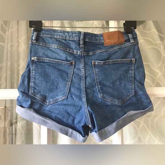 Zara Traffaluc denim collection shorts size 6 US women’s EUC - Picture 7 of 7